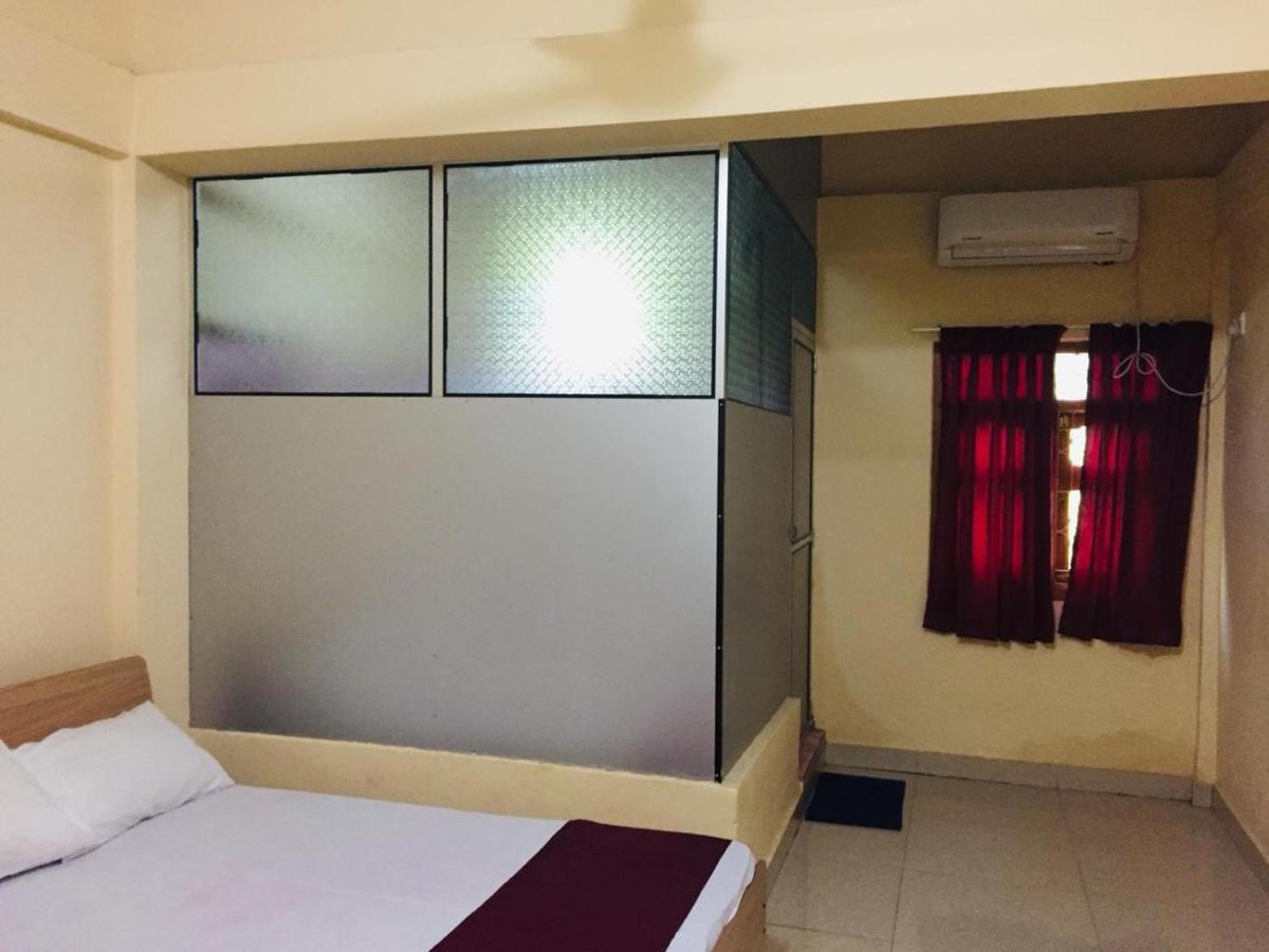 Hb Budget Rest Jaffna Exterior photo