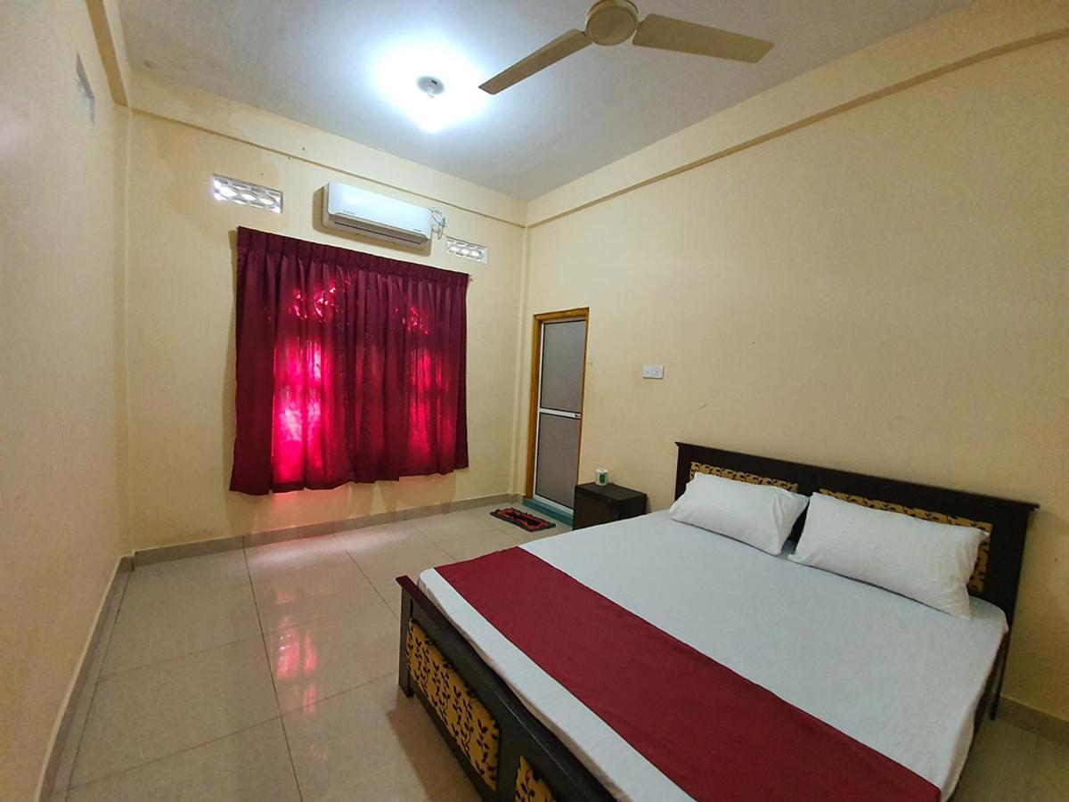 Hb Budget Rest Jaffna Exterior photo