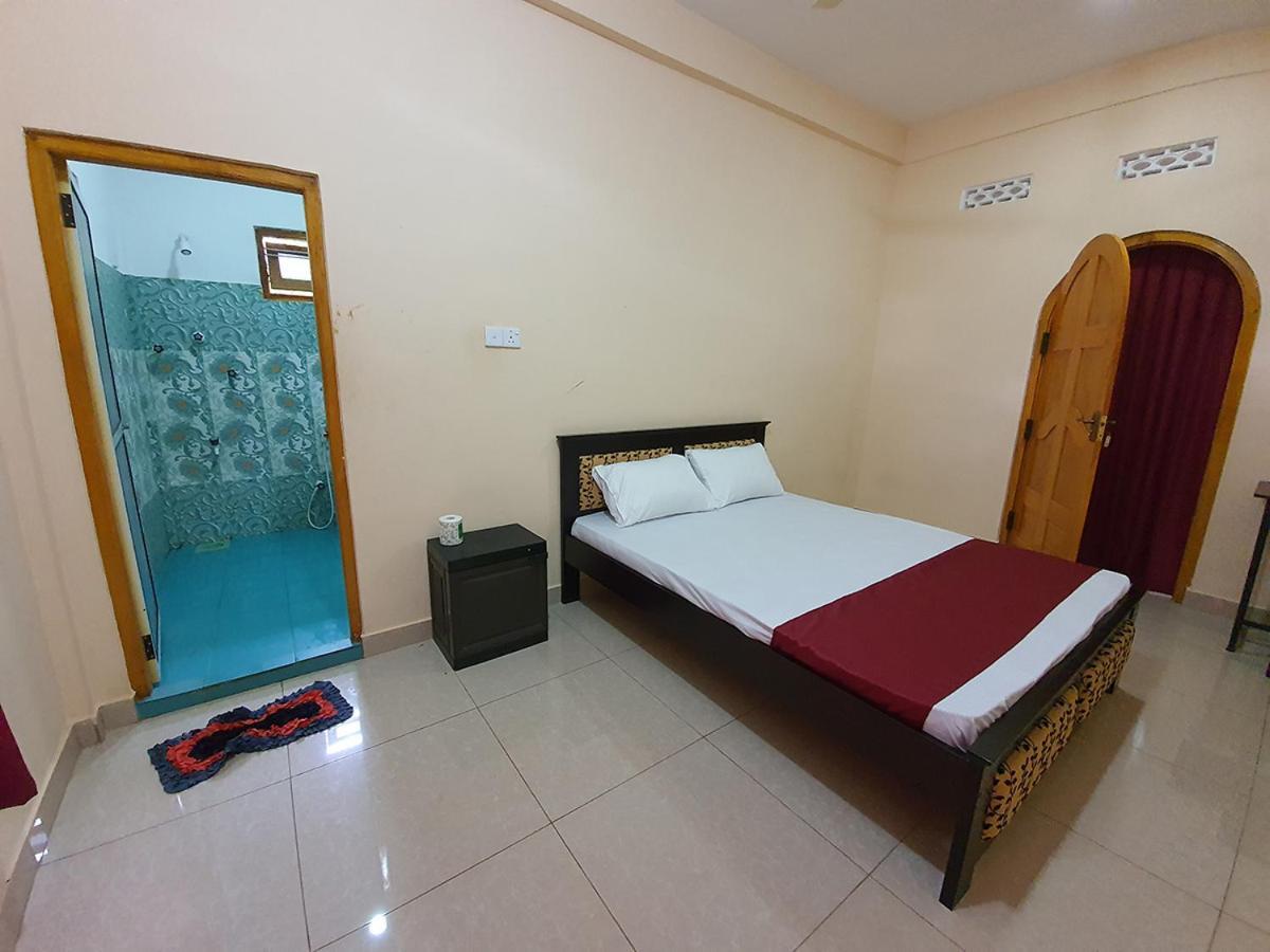 Hb Budget Rest Jaffna Exterior photo